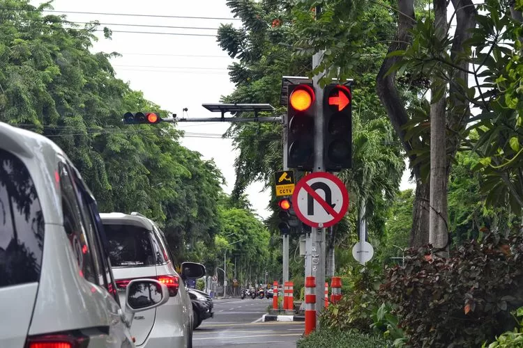 Read more about the article Kepatuhan pada Peraturan Lalu Lintas: Fondasi Keselamatan di Jalan Raya